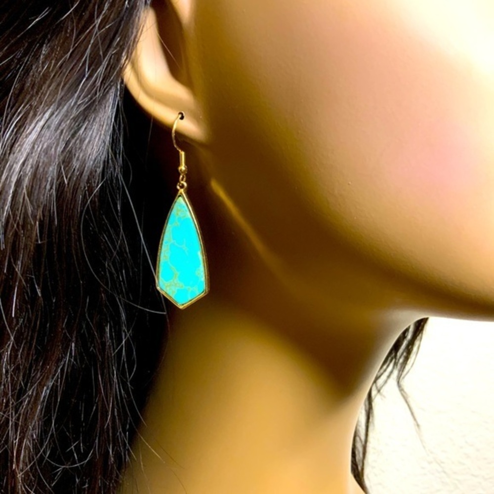 🌺10 items for $40 Stone Drop Earrings